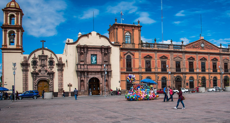 Cuánto cobra un buen arquitecto en San Luis Potosí? Precios en 2023